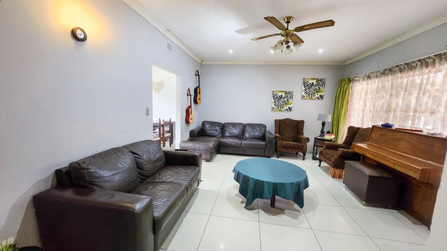 4 Bedroom Property for Sale in Flamwood North West